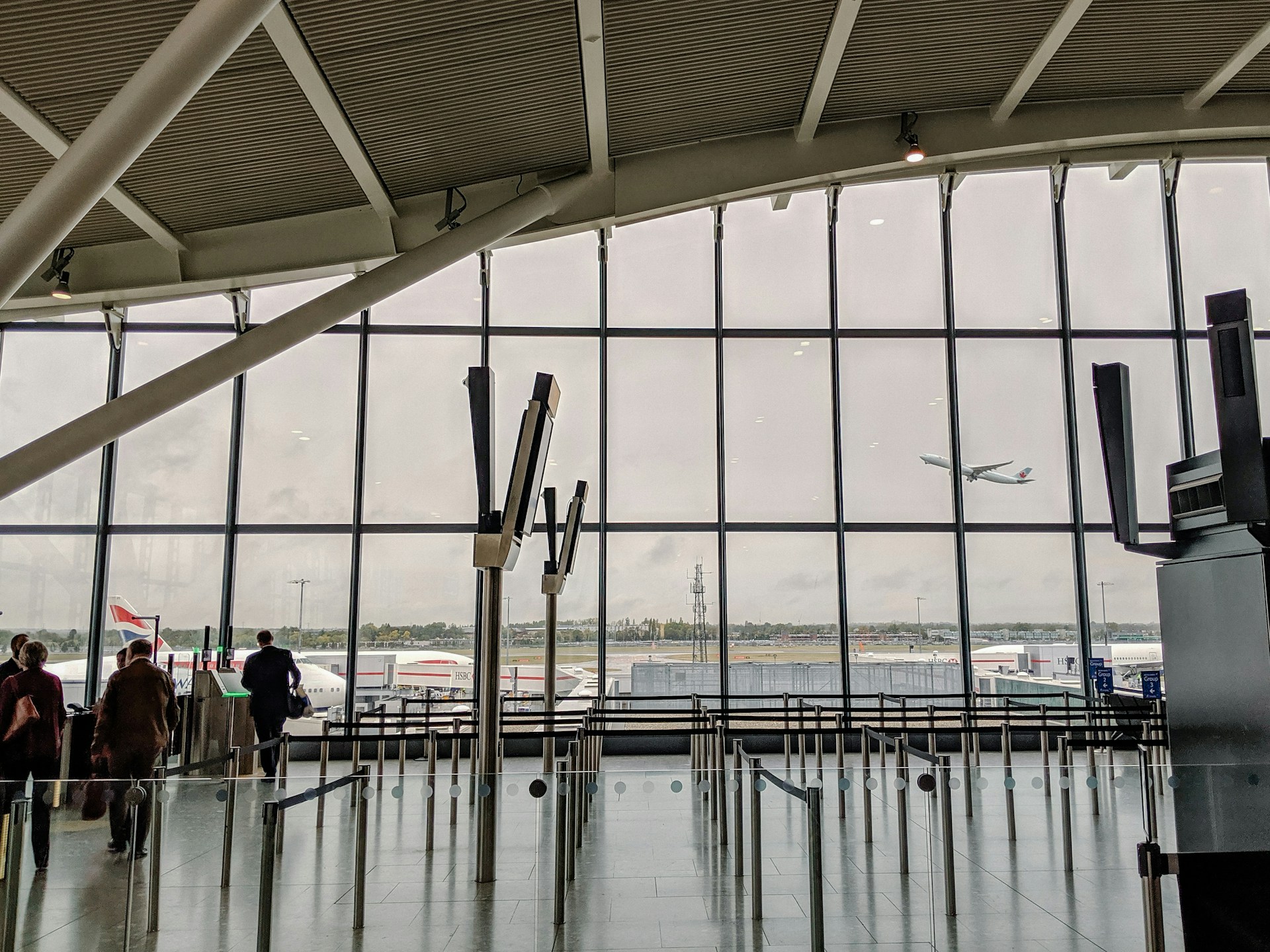 London Heathrow Airport Luggage Storage Guide 2025