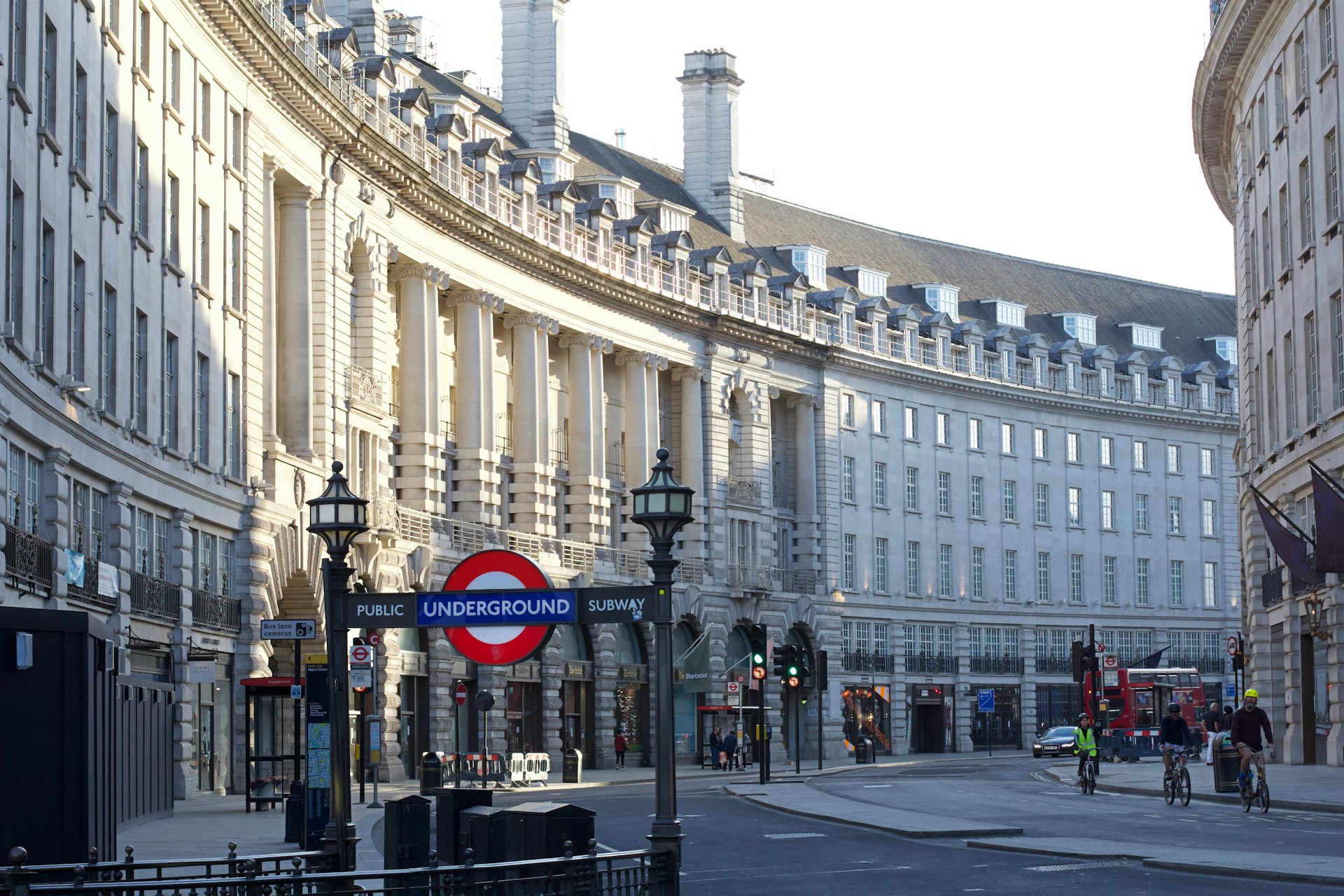piccadilly circus luggage storage