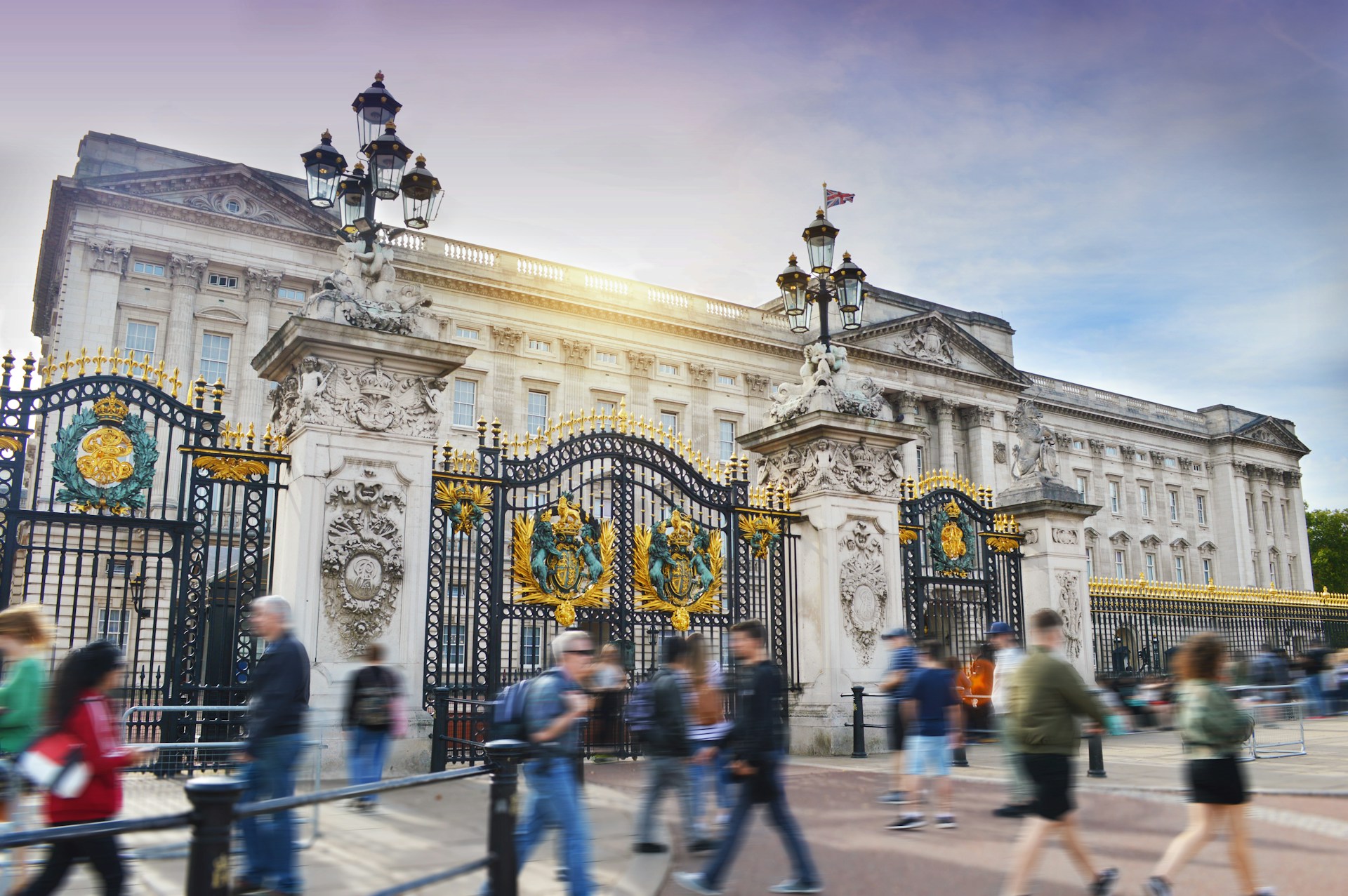 Buckingham Palace Luggage Storage Guide 2024