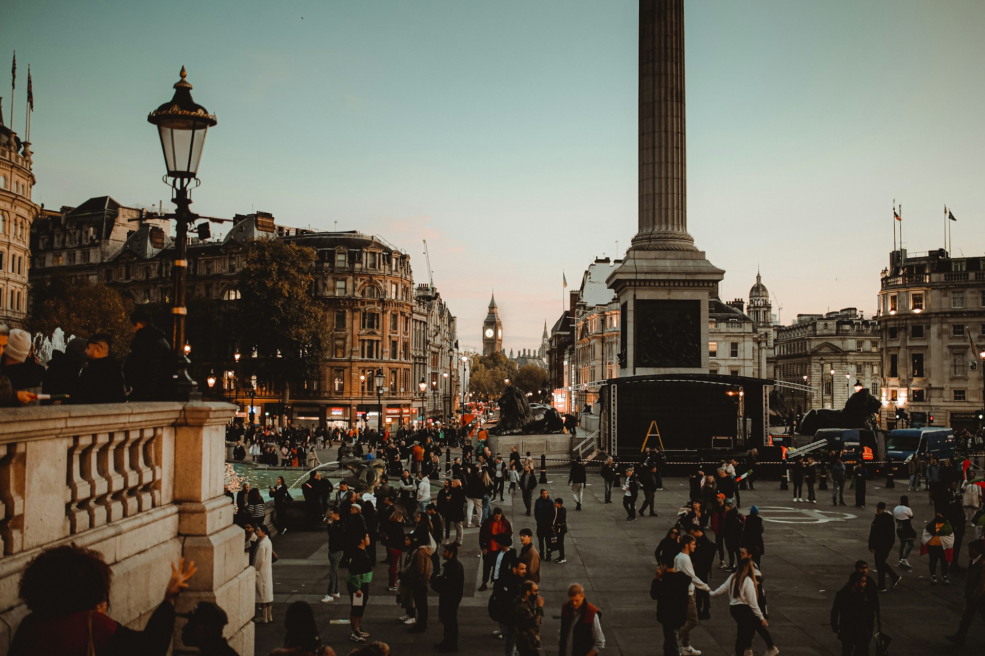 trafalgar square luggage storage