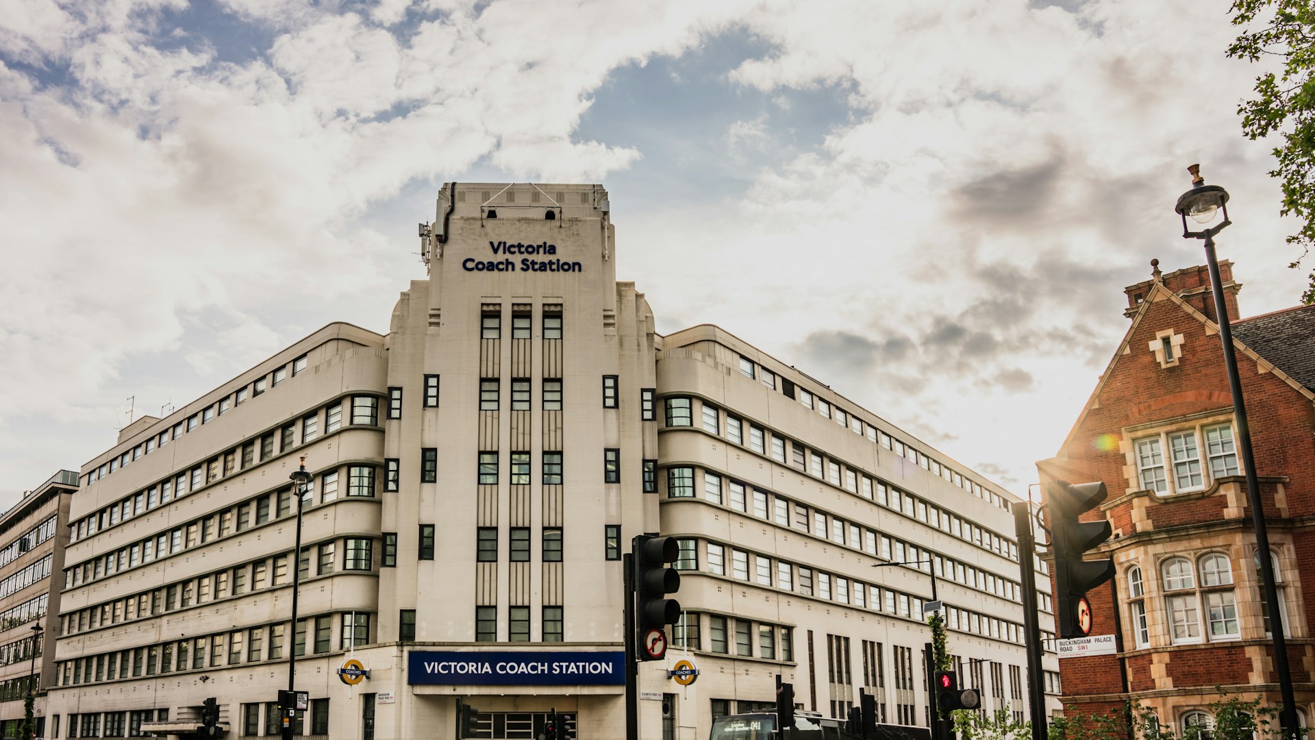 luggage storage victoria coach station
